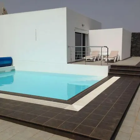 ヴィラ Sleeps 6 Pool Wifi *