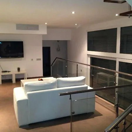 Sleeps 6 Pool Wifi