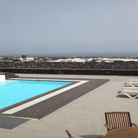 Sleeps 6 Pool Wifi Villa *