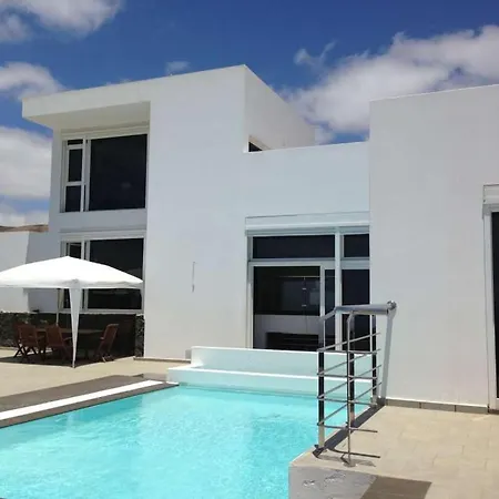 וילה Sleeps 6 Pool Wifi