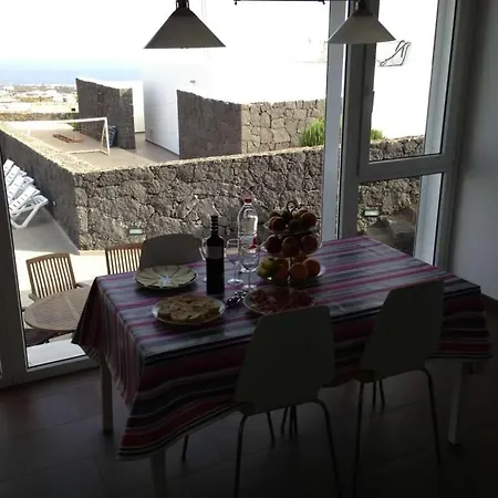 Villa Sleeps 6 Pool Wifi